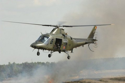 В Бельгии пилот с высоты в несколько сотен метров выпал из военного вертолета