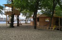 Киевская прокуратура запретила кафе на деревьях на Трухановом острове 