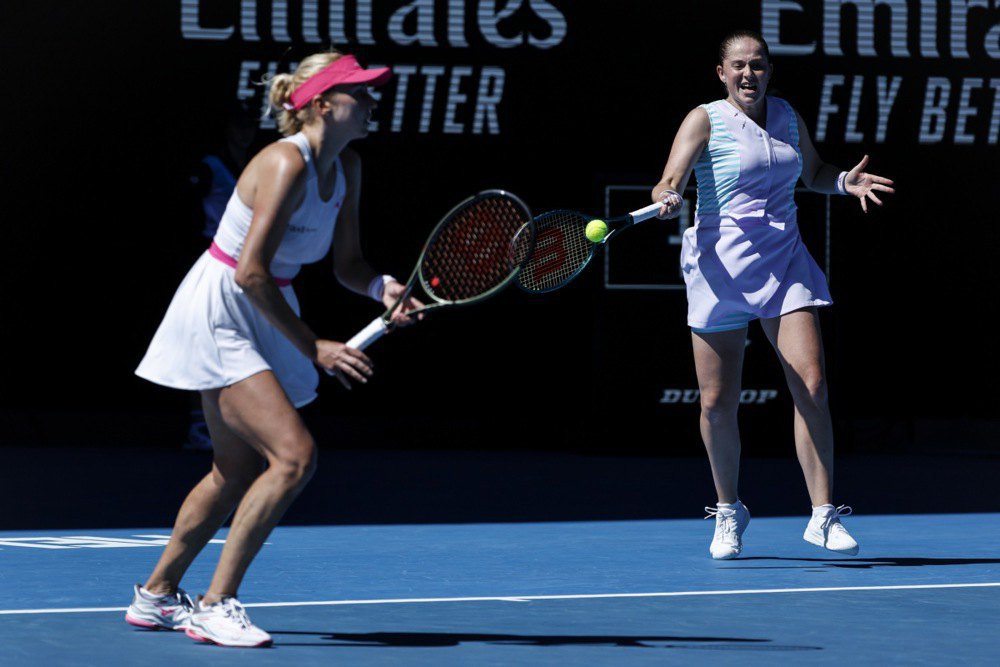 Людмила Кіченок (ліворуч) і Олена Остапенко