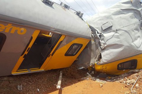 В ЮАР столкнулись два поезда, есть жертвы