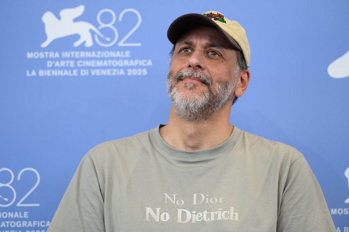 Лука Гуаданьїно під час фотосесії на Венеціанському бієнале