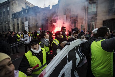 Понад 400 людей постраждали під час протестів у Франції