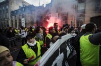 Понад 400 людей постраждали під час протестів у Франції
