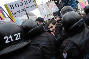 "Беркут" бросает сторонников Тимошенко под колеса машин, - Батькивщина
