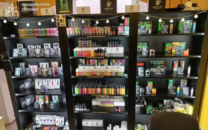 На Вінниччині правоохоронці припинили роботу понад 60 магазинів з продукцією для куріння