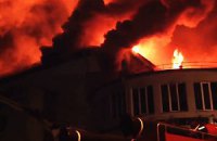 Неизвестные подожгли кинотеатр "Жовтень" в Киеве (дополнено)