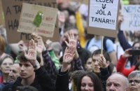 В Угорщині готуються до нового страйку освітян: уряд відмовляється підвищувати зарплати некваліфікованим працівникам шкіл