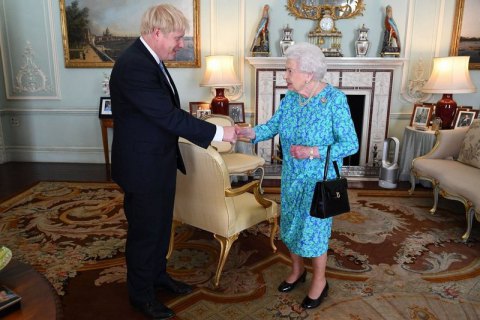 Королева по просьбе Джонсона приостановила работу парламента Великобритании