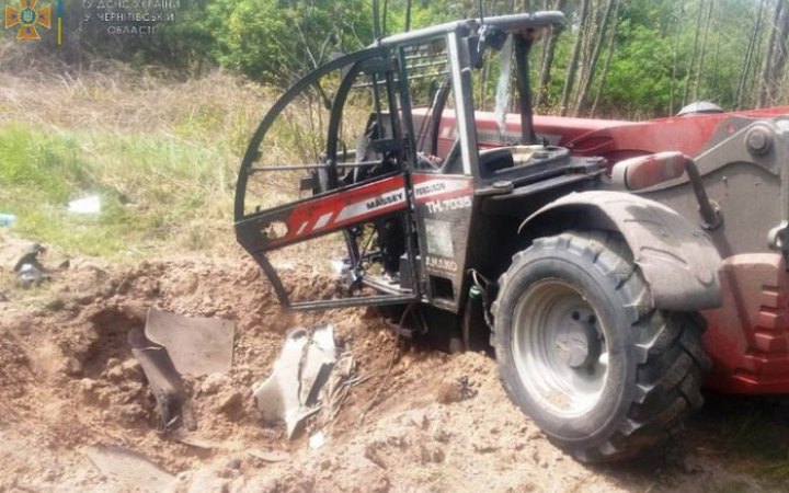 На Чернігівщині трактор підірвався на боєприпасі, водій отримав травми