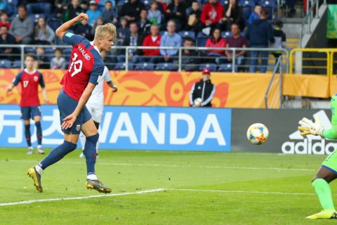 На ЧМ-2019 (U-20) игрок сборной Норвегии забил 9 мячей в одном матче, поставив рекорд ЧМ