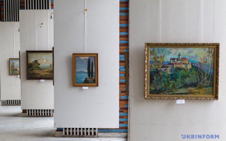 В Києві відкрилась виставка робіт художників, на основі яких Італія випускає благодійні марки
