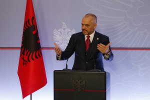 ​В столице Албании прогремели два взрыва