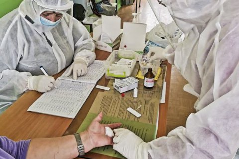 В Украине за сутки обнаружили 919 новых больных коронавирусом