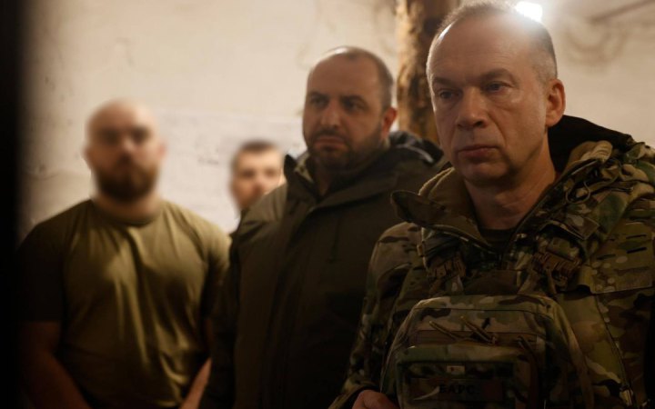 Головком Олександр Сирський та міністр оборони Умєров відвідали передові позиції на фронті