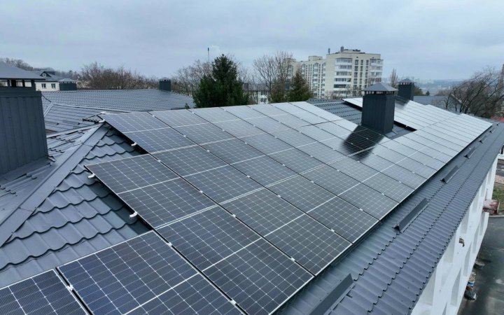 У 21 закладі первинної медичної допомоги Київщини встановили сонячні електростанції  