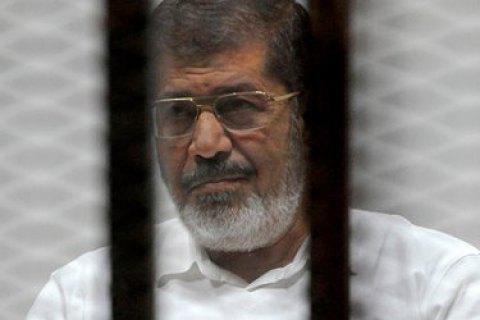 Египетский суд отменил пожизненное заключение для экс-президента Мурси