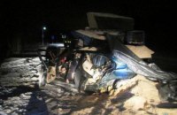 На трассе возле Киева BMW влетел под грузовик, погибли четыре человека