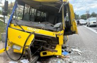 У Києві маршрутка зіштовхнулась з автобусом, є постраждалі