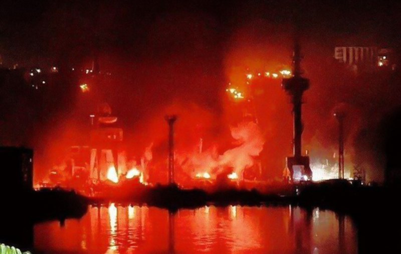 Пожежа після удару по Севастополю