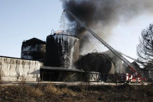 Мэр Василькова заявил об угрозе распространения дыма от горящей нефтебазы