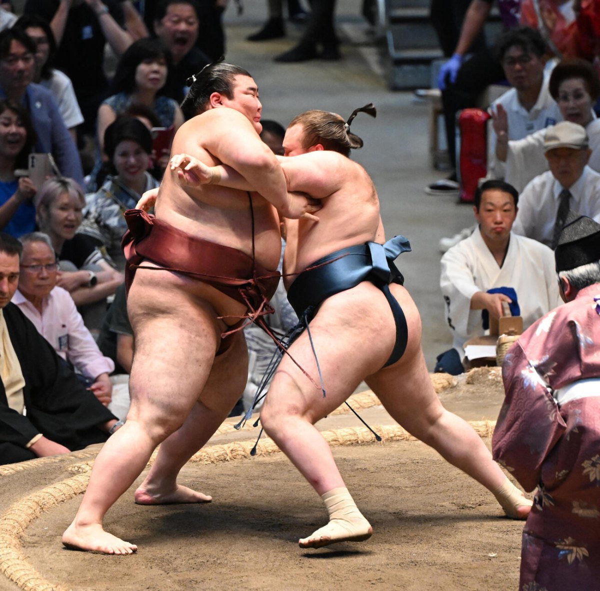 Аонішікі проти Атаміфуджі в плей-оф Nagoya Basho