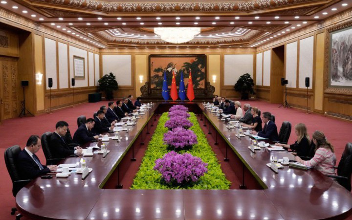 Урсула фон дер Ляєн та Антоніу Кошта зустрілися із лідером Китаю і закликали тиснути на РФ