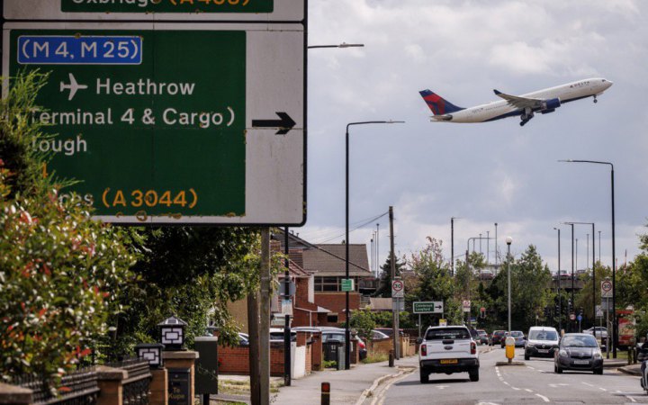 Декілька європейських аеропортів постраждали через кібератаки 