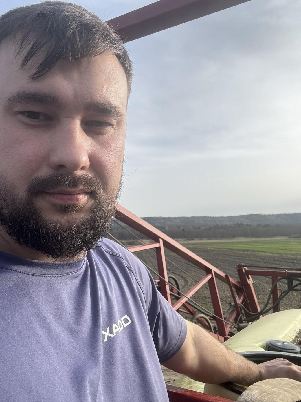 Отець Лука з Гурбинського монастиря під час посівної