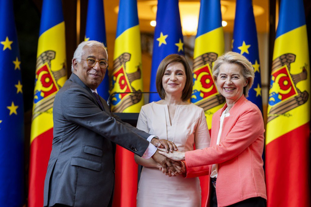  Президент Європейської Ради Антоніо Коста, президент Молдови Майя Санду та президент Європейської комісії Урсула
фон дер Ляєн на спільній прес-конференції після саміту ЄС-Молдова в Кишиневі, 4 липня 2025 року.