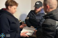 На кордоні з ЄС затримали ексчиновницю з Херсона, яка допомагала окупантам депортувати українських дітей, – СБУ