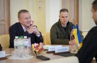 Сметанін обговорив із представником армії США локалізацію обслуговування американської техніки