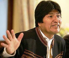 Президент Боливии стал профессиональным футболистом