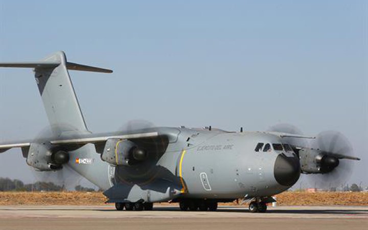 Іспанія відправила ще один літак з боєприпасами для України