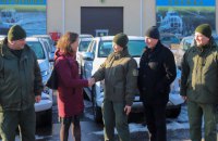 Українським прикордонникам передали зі США 40 пікапів Mitsubishi