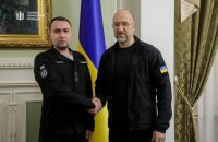 Шмигаль вручив Буданову відзнаку за внесок воєнної розвідки у боротьбі з окупантами