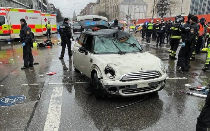 ЗМІ: у Мюнхені автомобіль збив групу людей біля залізничного вокзалу, є 20 постраждалих (оновлено)