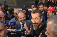 Лидер System of a Down Серж Танкян прилетел в Армению, чтобы поддержать протесты оппозиции