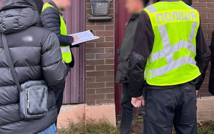 Екскерівник Київзеленбуду отримав підозру в розтраті майже 5 млн грн, виділених на знищення амброзії