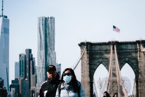 Губернатор Нью-Йорка: найгірший етап пандемії позаду, якщо будемо продовжувати діяти розумно
