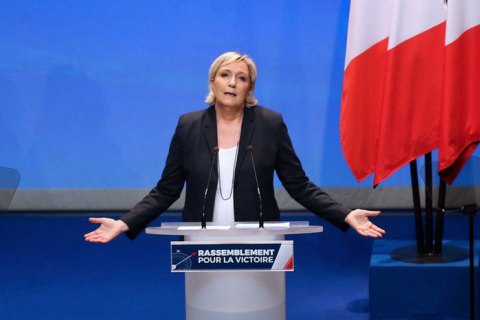 Марин Ле Пен переизбрана лидером Нацфронта, а ее отец лишен должности почетного председателя