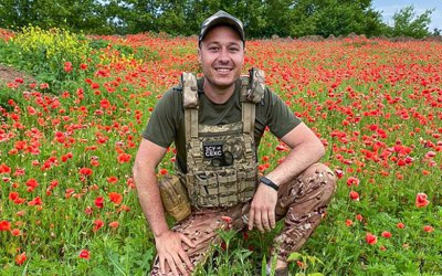 «Я прокидаюся зранку, п’ю каву і бачу, як дохне рос*янин. Що може бути краще?»: пілот ударних дронів Артем Гесман 