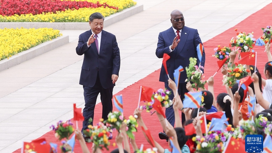 Сі Цзіньпін під час зустрічі з президентом Демократичної Республіки Конго Феліксом Чисекеді в Пекіні, 26 травня 2023 року