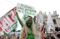 Голые FEMEN в Риме протестовали против Берлускони