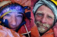 Одну из двух альпинистов, которые застряли в Гималаях на высоте 7 тыс. метров, спасли