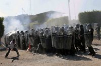 В Мексике родители пропавших студентов напали на воинскую часть