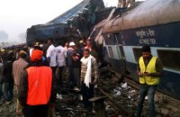 107 осіб загинули в залізничній катастрофі в Індії (оновлено)