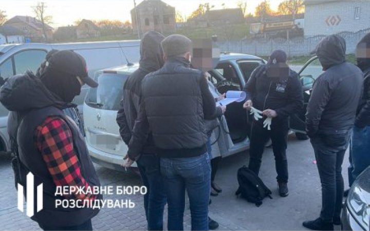 На Львівщині викрили ділків, які обікрали чоловіків, охочих нелегально виїхати за кордон