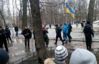 На шествии памяти Немцова в Петербурге задержали парня с флагом Украины