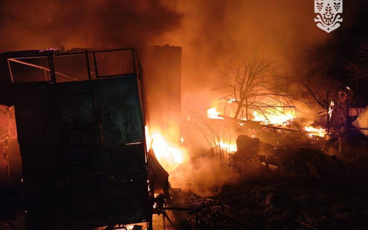 Росіяни знову атакували Одещину і поцілили у порт. Пошкоджене цивільне судно