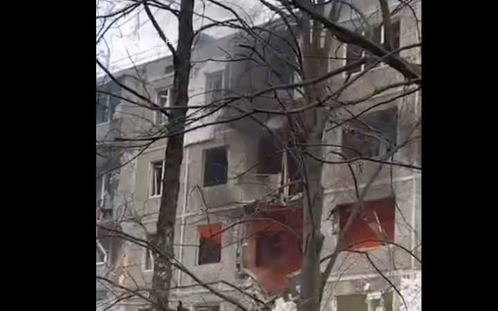 Ворог влучив шахедом у багатоповерхівку у Чернігові. Одна людина загинула й вісім дістали поранення (оновлено)